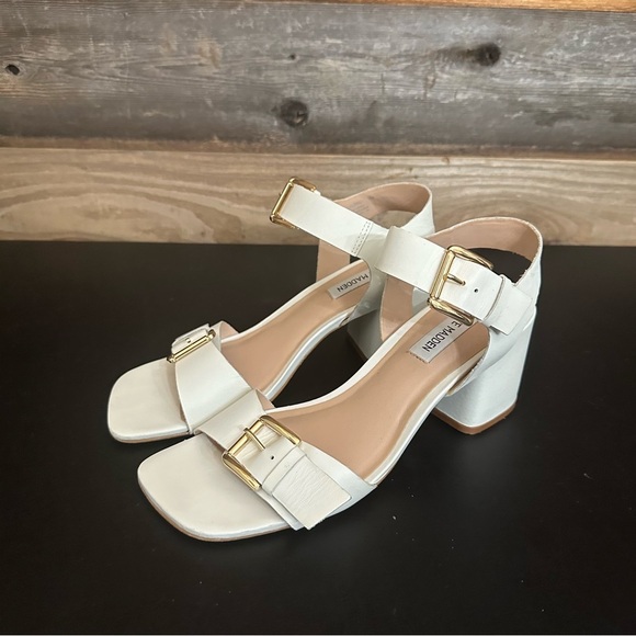 Steve Madden Womens ADALENA White Leather Gold Buckle Detail City Sandals Size 9 - Picture 1 of 10